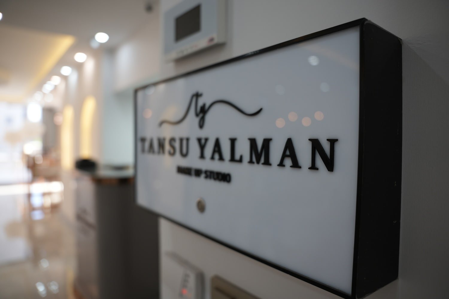 Nişan töreni için hazırlanmış makyaj
